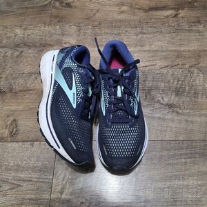 Brook Ghost Sneaker Women Size 10